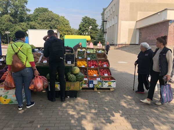 Гуляний нет, есть субботник: как белорусы отмечали день рождения Минска Гуляний нет, есть субботник: как белорусы отмечали день рождения Минска - Sputnik Беларусь