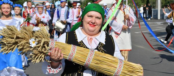 Символ Дожинок - последний сноп Символ Дожинок - последний сноп - Sputnik Беларусь