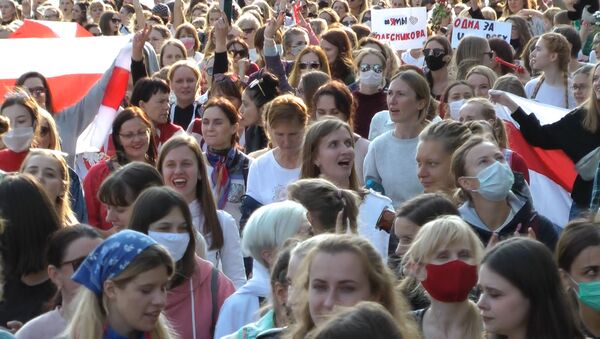 Подруга за подругу: как прошел женский марш в Минске - Sputnik Беларусь