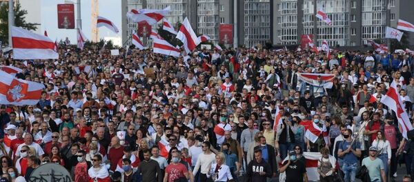 Участники акции протеста в Минске - Sputnik Беларусь