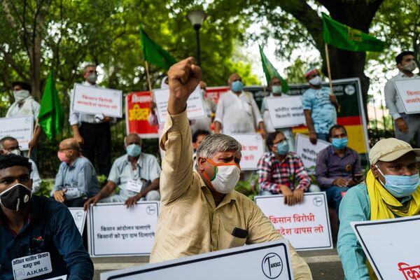 Фермеры Индии во время антиправительственной демонстрации в Нью-Дели  - Sputnik Беларусь