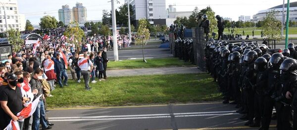 Участники воскресной несанкционированной акции протеста в Минске 13 сентября - Sputnik Беларусь