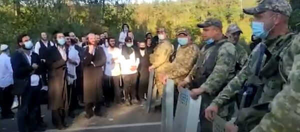Украинские пограничники задержали на границе хасида, видео Украинские пограничники задержали на границе хасида, видео - Sputnik Беларусь