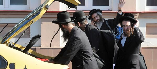 Хасиды вызывают такси и едут в Гомель - Sputnik Беларусь
