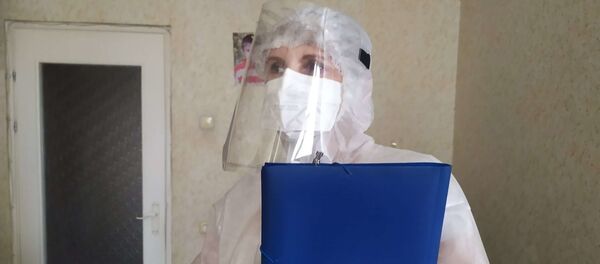 Приехавший к журналисту медик Приехавший к журналисту медик - Sputnik Беларусь