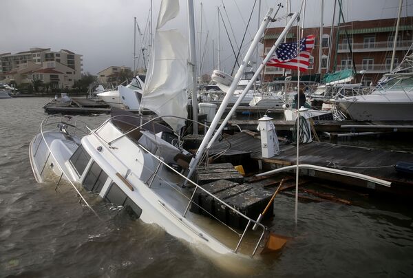 Яхты во время урагана Салли во Флориде  - Sputnik Беларусь