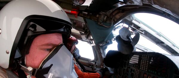 Российский СУ-35 эффектно отогнал истребитель НАТО от ТУ-160, видео - Sputnik Беларусь