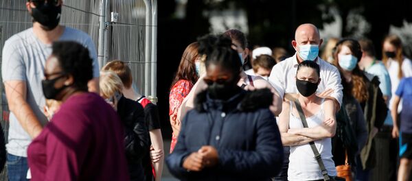 Люди в защитных масках - Sputnik Беларусь