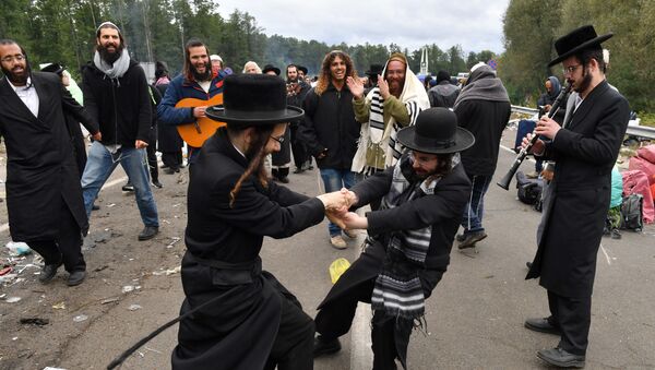 Хасиды-паломники покидают белорусско-украинскую границу - Sputnik Беларусь