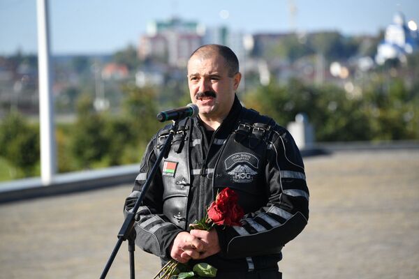 Виктор Лукашенко во время выступления поблагодарил всех участников мотопробега. - Sputnik Беларусь