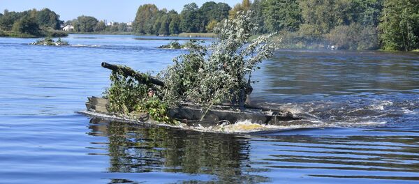 Десантники Беларуси и России форсировали реку Мухавец - Sputnik Беларусь