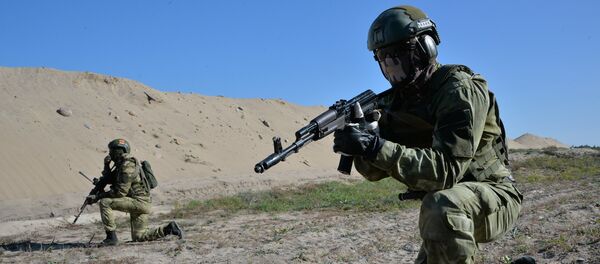 Дэсантнікі падчас вучэнняў Славянскае брацтва-2020 у Брэсцкай вобласці Дэсантнікі падчас вучэнняў Славянскае брацтва-2020 у Брэсцкай вобласці - Sputnik Беларусь