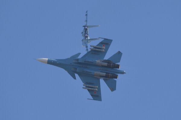 Десантники нашли общий язык и уничтожили условных террористов Десантники нашли общий язык и уничтожили условных террористов - Sputnik Беларусь