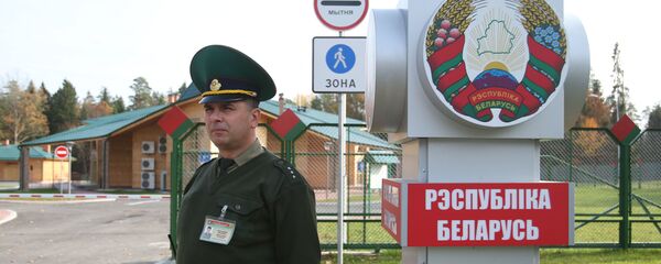 Памежнік каля беларускага памежнага перахода паміж Беларуссю і Польшчай Перароў Памежнік каля беларускага памежнага перахода паміж Беларуссю і Польшчай Перароў - Sputnik Беларусь