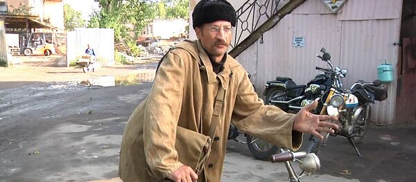 Печкин-style: питерский механик удивительно похож на персонажа из мультика - Sputnik Беларусь