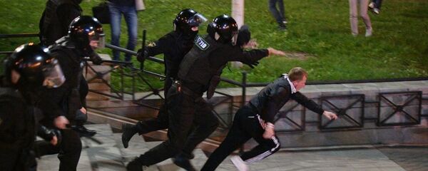 ГУВД: среди пострадавших на акциях протеста есть сотрудники милиции ГУВД: среди пострадавших на акциях протеста есть сотрудники милиции - Sputnik Беларусь