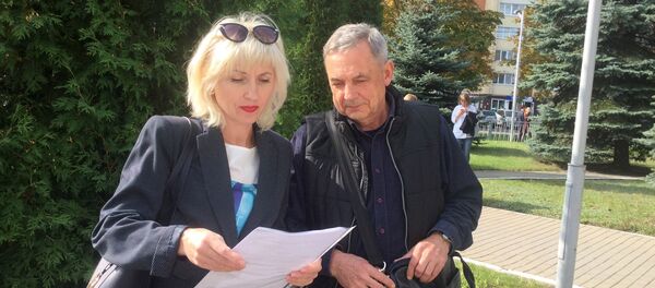 Отец Марии Колесниковой и ее адвокат Людмила Казак - Sputnik Беларусь