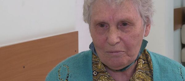 Уколов не боюсь: как пенсионерка испытывает вакцину от COVID-19 - видео - Sputnik Беларусь