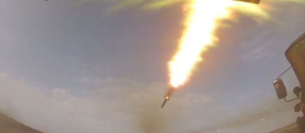 Реактивная артиллерия уничтожила бронетехнику условного противника, видео - Sputnik Беларусь