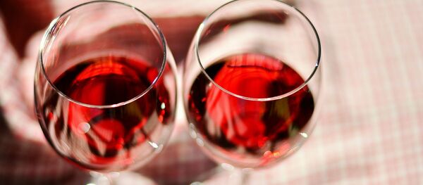Бокалы с красным вином, архивное фото - Sputnik Беларусь