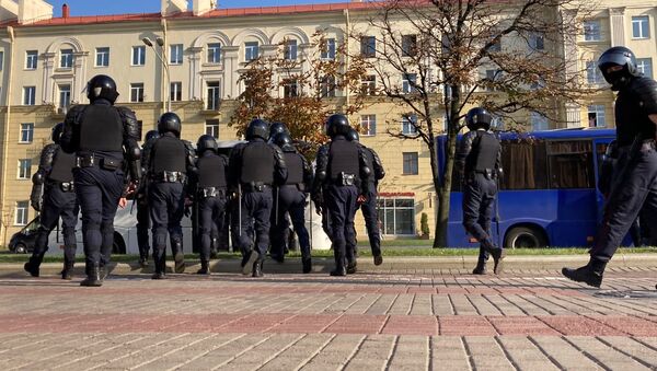 Правоохранительные органы задерживают участников протестных акций в Минске - Sputnik Беларусь