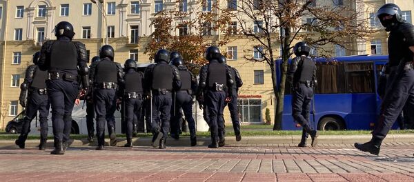 Правоохранительные органы задерживают участников протестных акций в Минске - Sputnik Беларусь