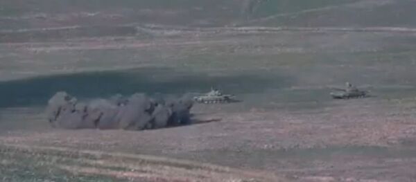 Кадры боевых действий в Карабахе  - Sputnik Беларусь