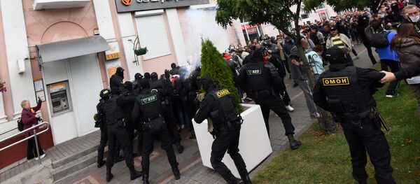 Силовики применили слезоточивый газ в Гомеле - Sputnik Беларусь