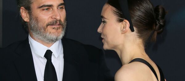 Актеры Хоакин Феникс и Руни Мара Актеры Хоакин Феникс и Руни Мара - Sputnik Беларусь