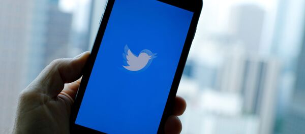 Приложение Twitter на телефоне Приложение Twitter на телефоне - Sputnik Беларусь