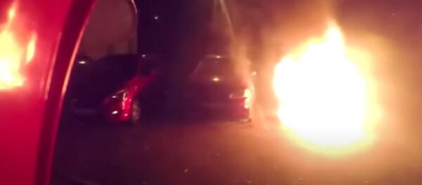 Гомельские спасатели показали, как тушили загоревшиеся авто - видео - Sputnik Беларусь