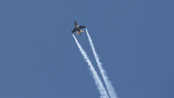 Истребитель F-16 турецких ВВС - Sputnik Беларусь