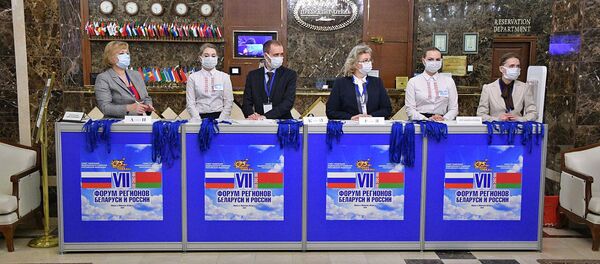 Па відэасувязі, але з шматмільённымі кантрактамі: як прайшоў Форум рэгіёнаў Па відэасувязі, але з шматмільённымі кантрактамі: як прайшоў Форум рэгіёнаў - Sputnik Беларусь