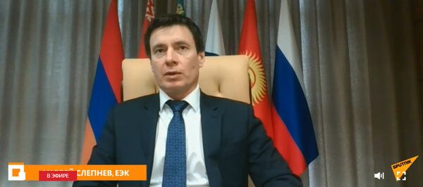 LIVE_СПУТНИК: Видеомост с участием члена Коллеги (министра) по торговле Евразийской экономической комиссии Андрея Слепнева - Sputnik Беларусь
