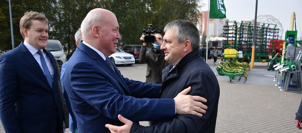 Министр сельского хозяйства Беларуси Иван Крупко и посол России в Беларуси Дмитрий Мезенцев - Sputnik Беларусь