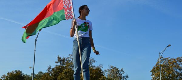 Участница автопробега в поддержку президента - Sputnik Беларусь