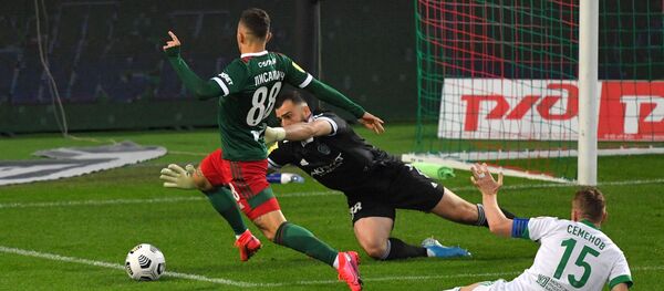 Игрок Локомотива Виталий Лисакович - Sputnik Беларусь