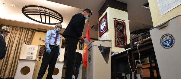 Голосование на парламентских выборах в посольстве Республики Кыргызстан в Москве - Sputnik Беларусь