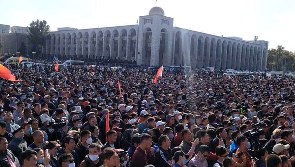 Протест несогласных с итогами парламентских выборов в Кыргызстане – видео - Sputnik Беларусь
