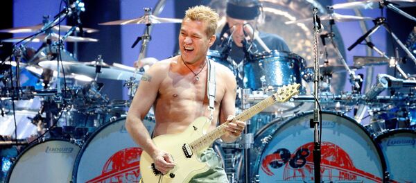 Легендарный гитарист и сооснователь рок-группы Van Halen Эдди Ван Хален - Sputnik Беларусь