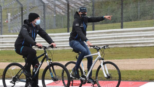 Гонщики едут на велосипедах по трассе Нюрбургринг - Sputnik Беларусь