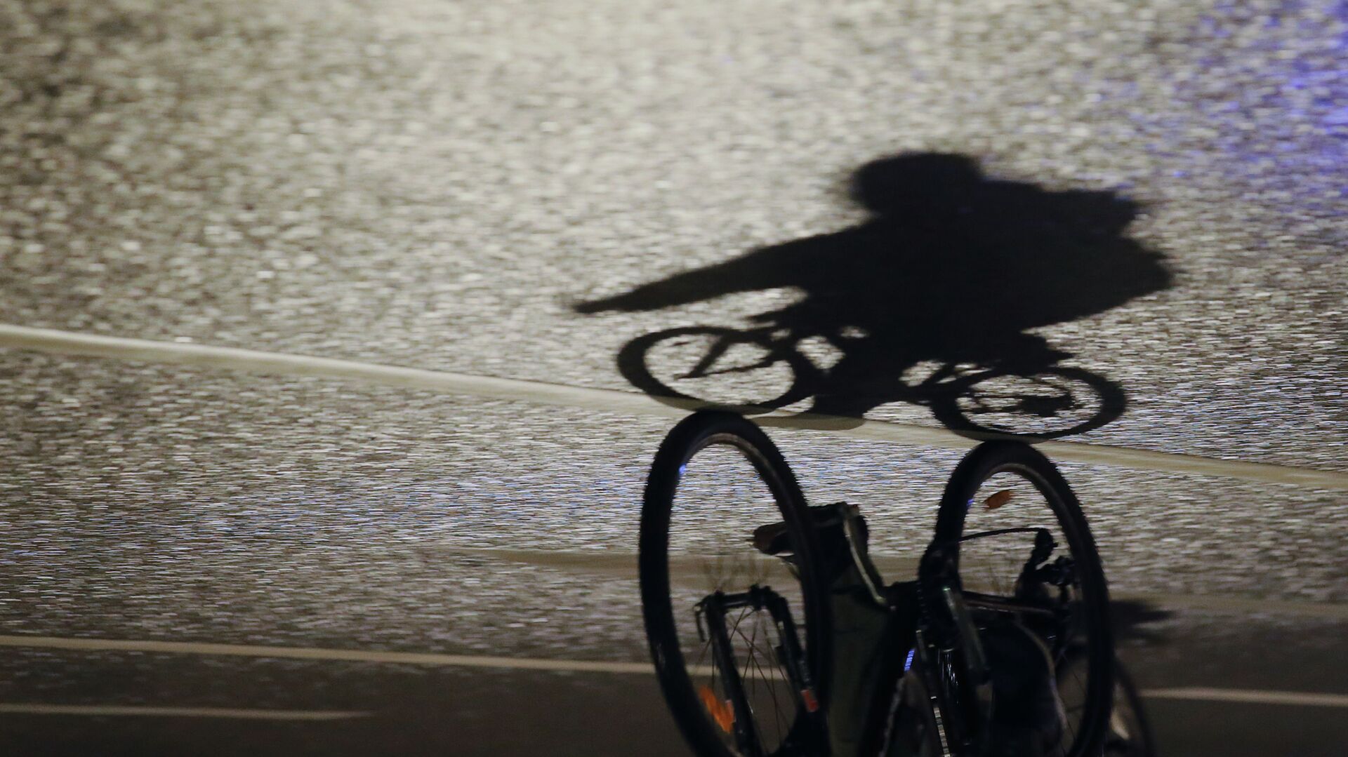 Велосипедист  - Sputnik Беларусь, 1920, 19.08.2025