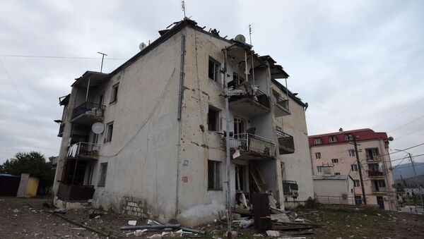 Дом в Степанакерте, разрушенный в результате обстрелов - Sputnik Беларусь