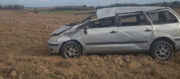 Попавшая в ДТП машина - Sputnik Беларусь