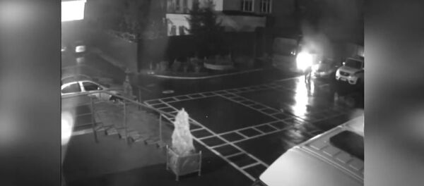 В здание Советского РУВД Минска бросали коктейли Молотова, видео - Sputnik Беларусь