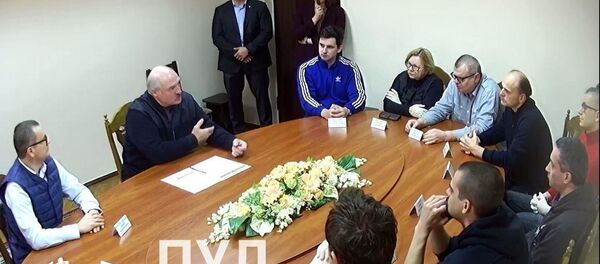 Прэзідэнт Беларусі Аляксандр Лукашэнка наведаў СІЗА КДБ, дзе пад арыштам знаходзяцца Бабарыка і іншыя фігуранты крымінальных спраў, узбуджаных пасля выбараў - Sputnik Беларусь