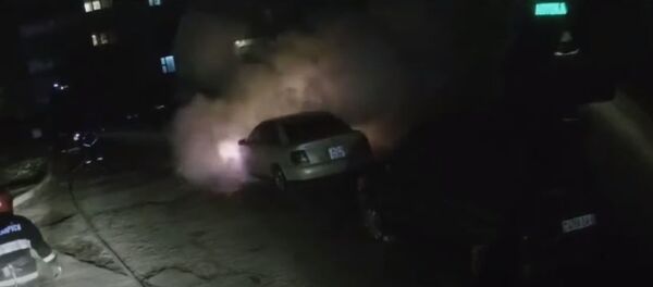 В Могилеве милиционеру подожгли машину, видео В Могилеве милиционеру подожгли машину, видео - Sputnik Беларусь