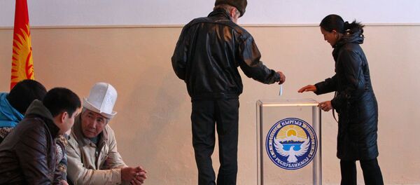 Голосование на одном из избирательных участков во время президентских выборов - Sputnik Беларусь