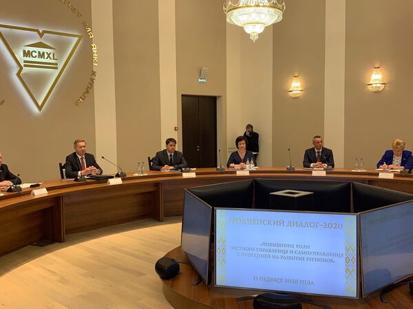 Депутаты и горожане: в Гродно обсуждают поправки в Конституцию Депутаты и горожане: в Гродно обсуждают поправки в Конституцию - Sputnik Беларусь