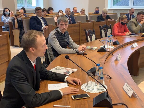 Депутаты и горожане: в Гродно обсуждают поправки в Конституцию Депутаты и горожане: в Гродно обсуждают поправки в Конституцию - Sputnik Беларусь